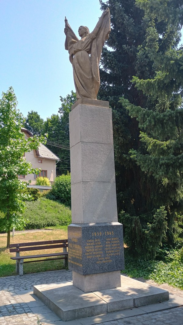 památník (3).jpg